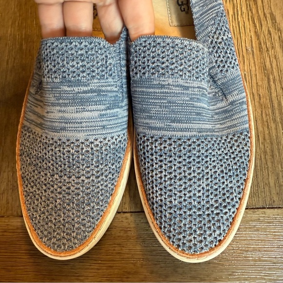 Blue knit ugg slip on shoes - Picture 2 of 8
